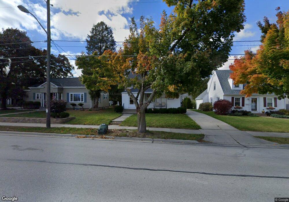 1224 N 8th St, Manitowoc, WI 54220 - photo 1