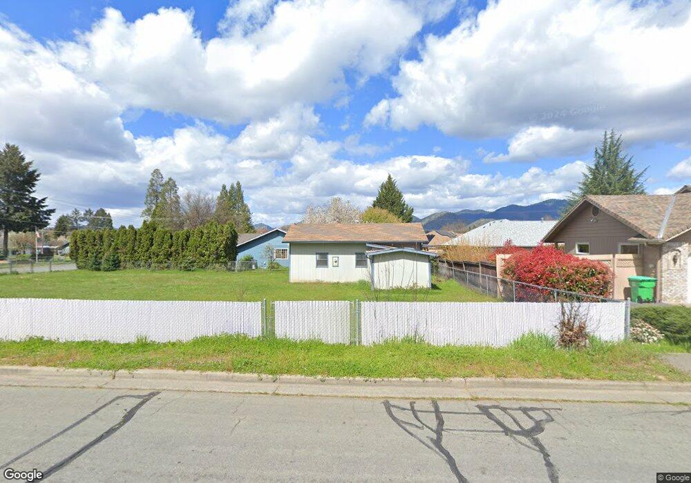 2045 Cloverlawn Dr, Grants Pass, OR 97527 - photo 1