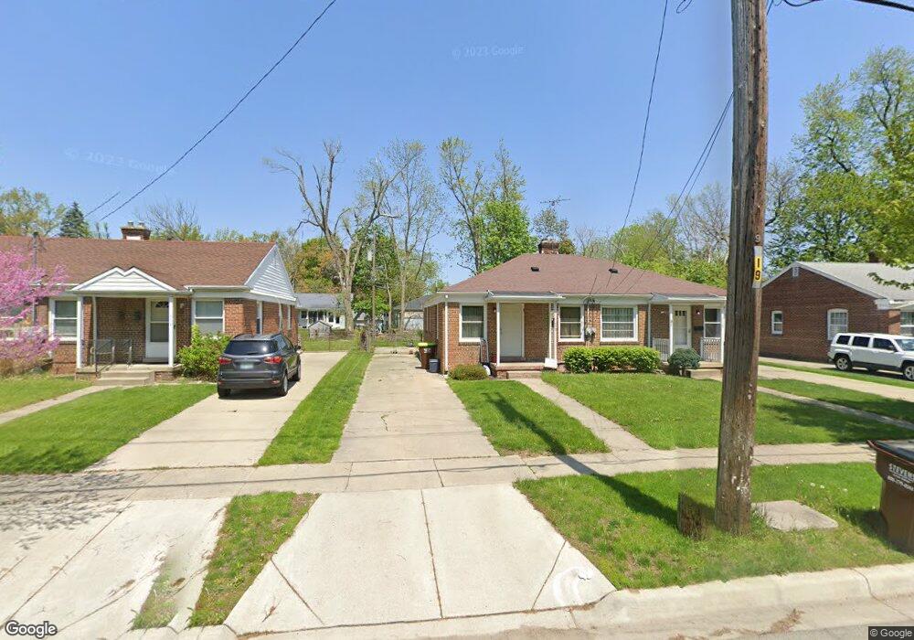 712 W Maple Ave, Adrian, MI 49221 - photo 1