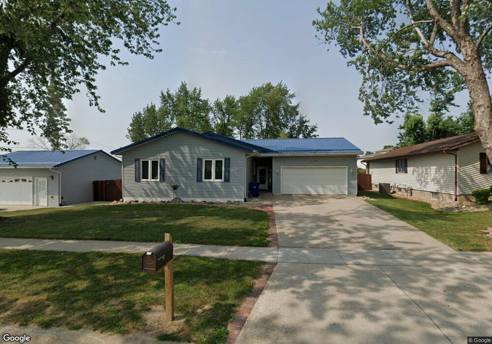 3520 Raven Ln NE, Cedar Rapids, IA 52402 - photo 1