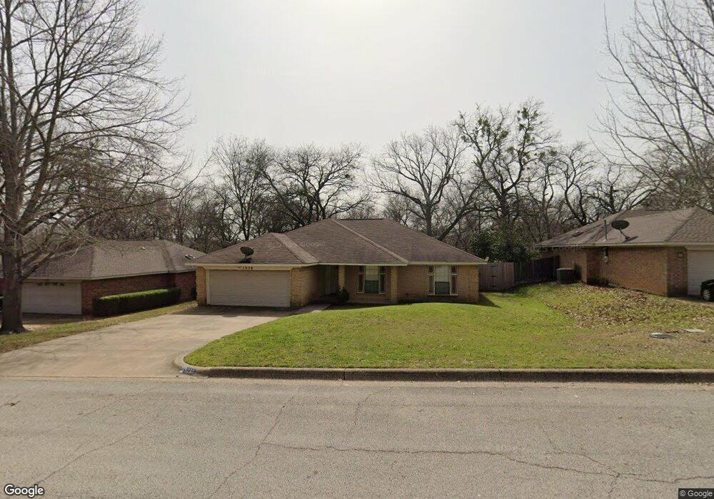 1042 Rio Grande Dr, Benbrook, TX 76126 - photo 1