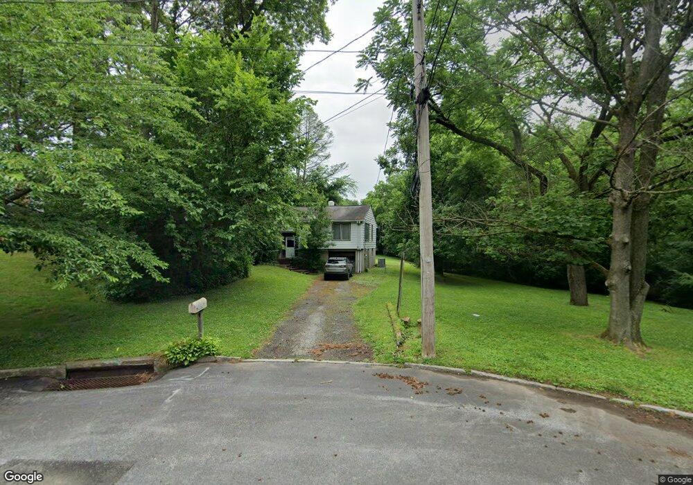 922 Lewis Ln, Bryn Mawr, PA 19010 - photo 1