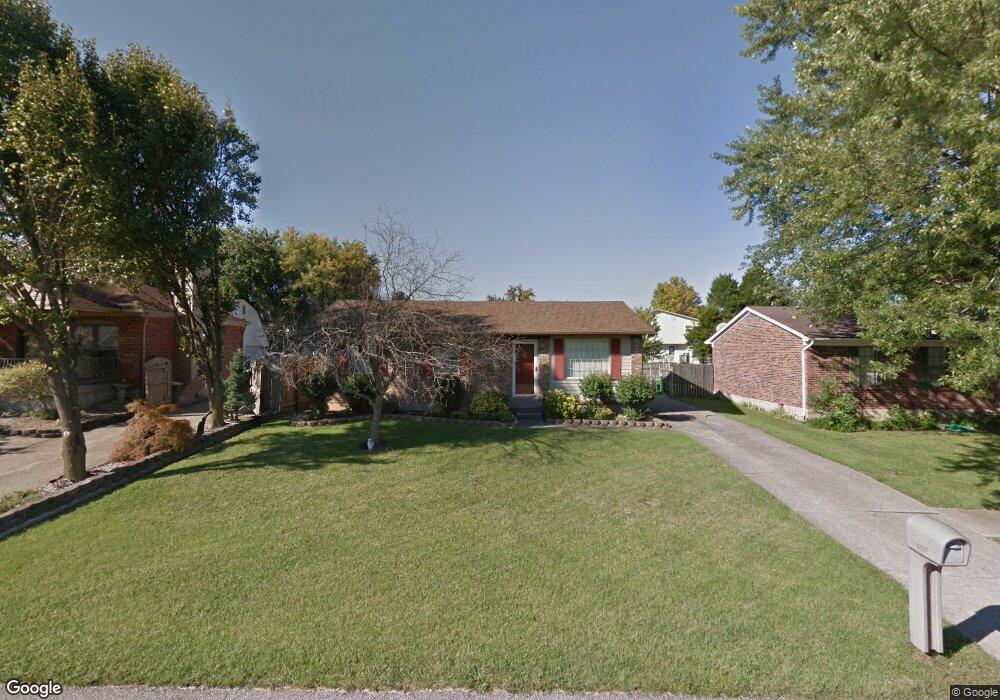 6817 Spourtland Dr, Louisville, KY 40228 - photo 1