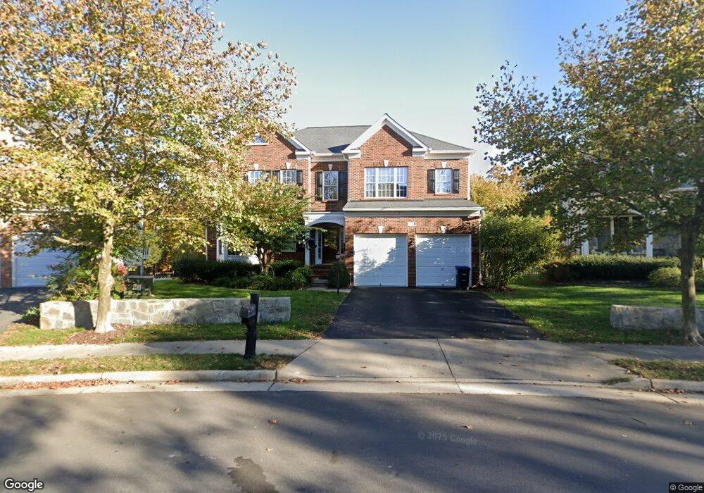 25782 South Village Dr, Chantilly, VA 20152 - photo 1