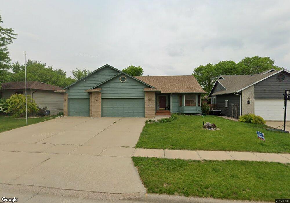 2412 S Alpine Ave, Sioux Falls, SD 57110 - photo 1
