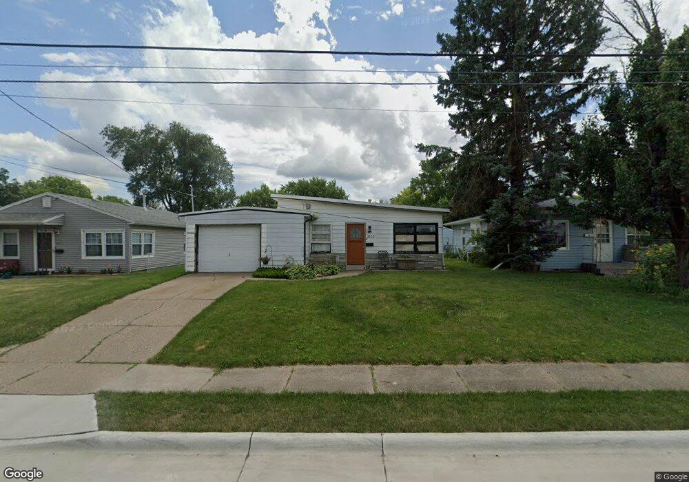 2425 W 13th St, Davenport, IA 52804 - photo 1