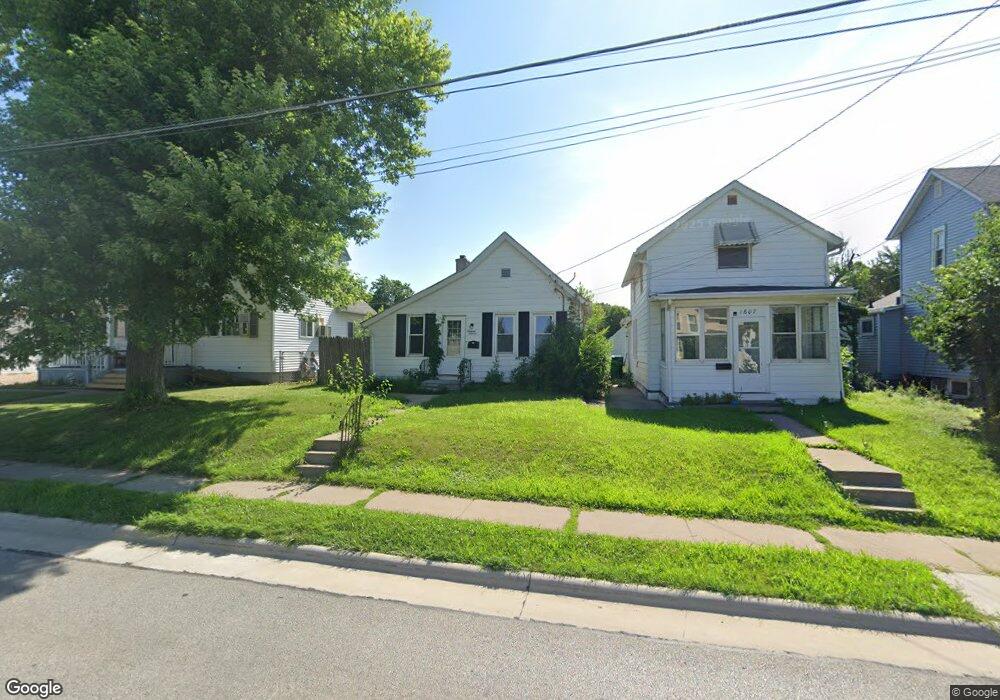1611 N Division St, Davenport, IA 52804 - photo 1