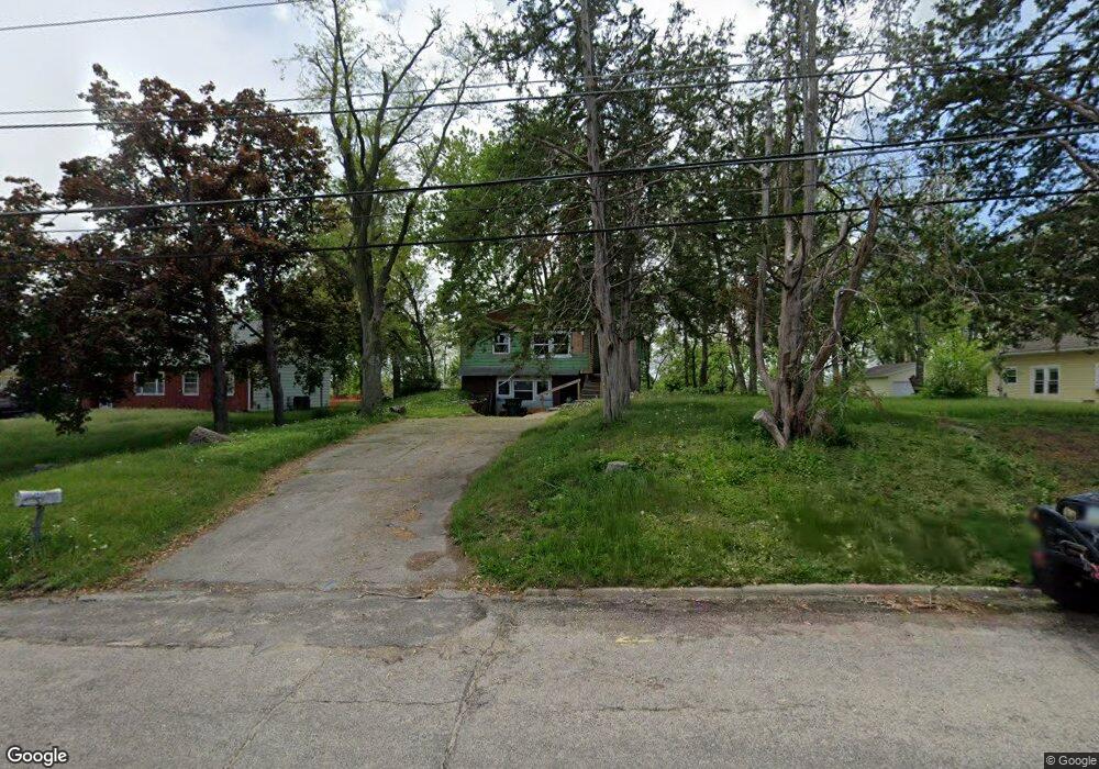 385 28th Ave SW, Cedar Rapids, IA 52404 - photo 1