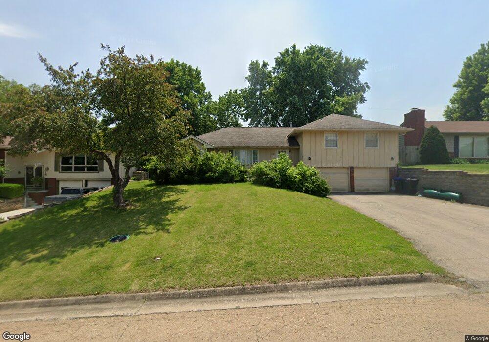 1725 SW 26th St, Topeka, KS 66611 - photo 1