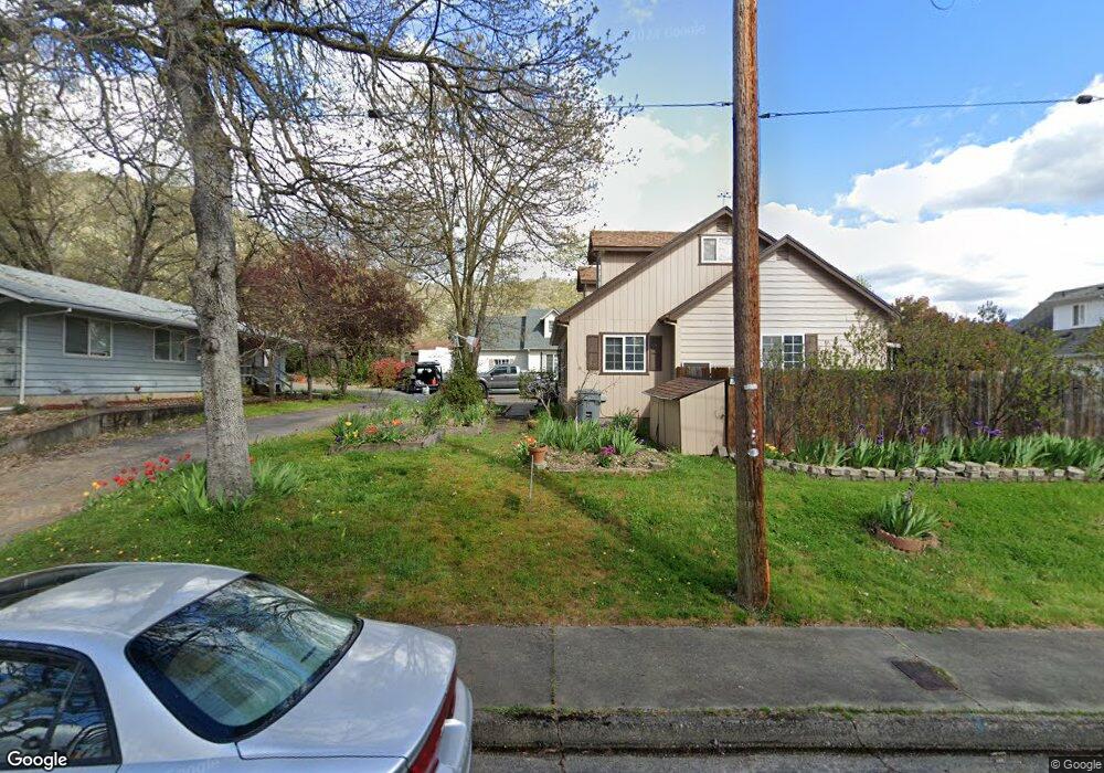 755 NE 12th St, Grants Pass, OR 97526 - photo 1