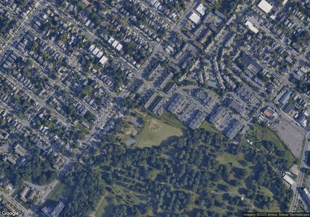 503 Evergreen Ct unit 503, New Brunswick, NJ 08901 - photo 1