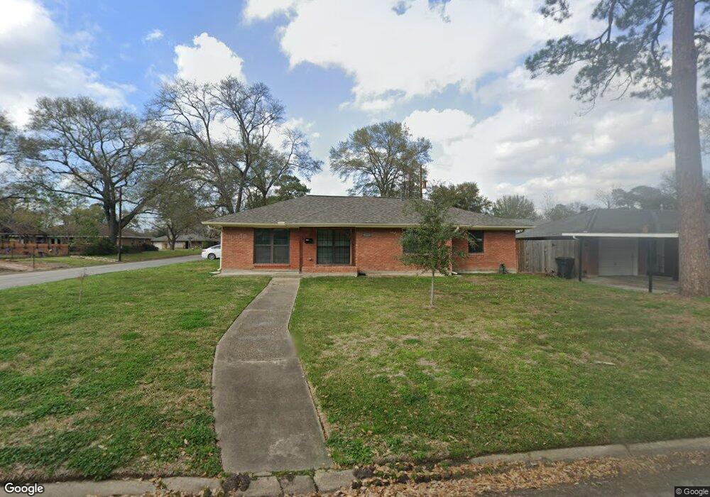 1050 W 30th St, Houston, TX 77018 - photo 1
