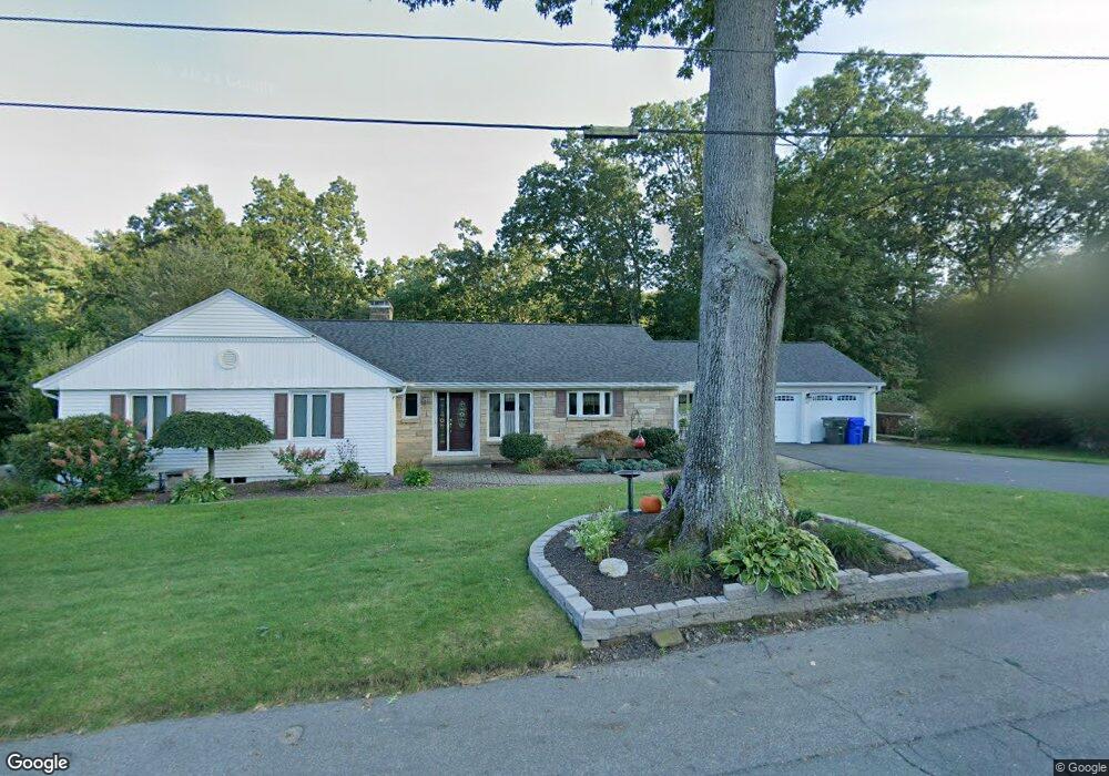 172 Pondview Dr, Springfield, MA 01118 - photo 1