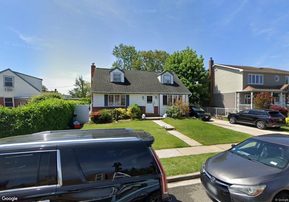 951 Lorraine Dr, Franklin Square, NY 11010 - photo 1