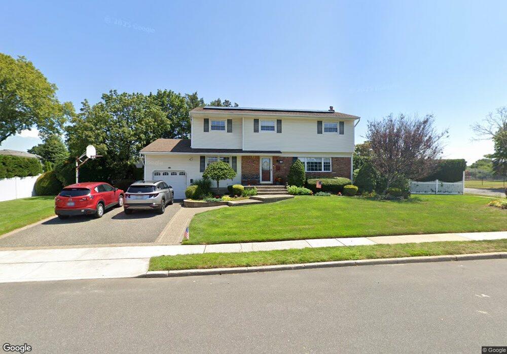 32 Robinson Dr, Bethpage, NY 11714 - photo 1