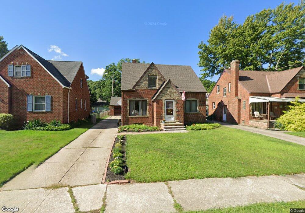 1750 Idlehurst Dr, Euclid, OH 44117 - photo 1