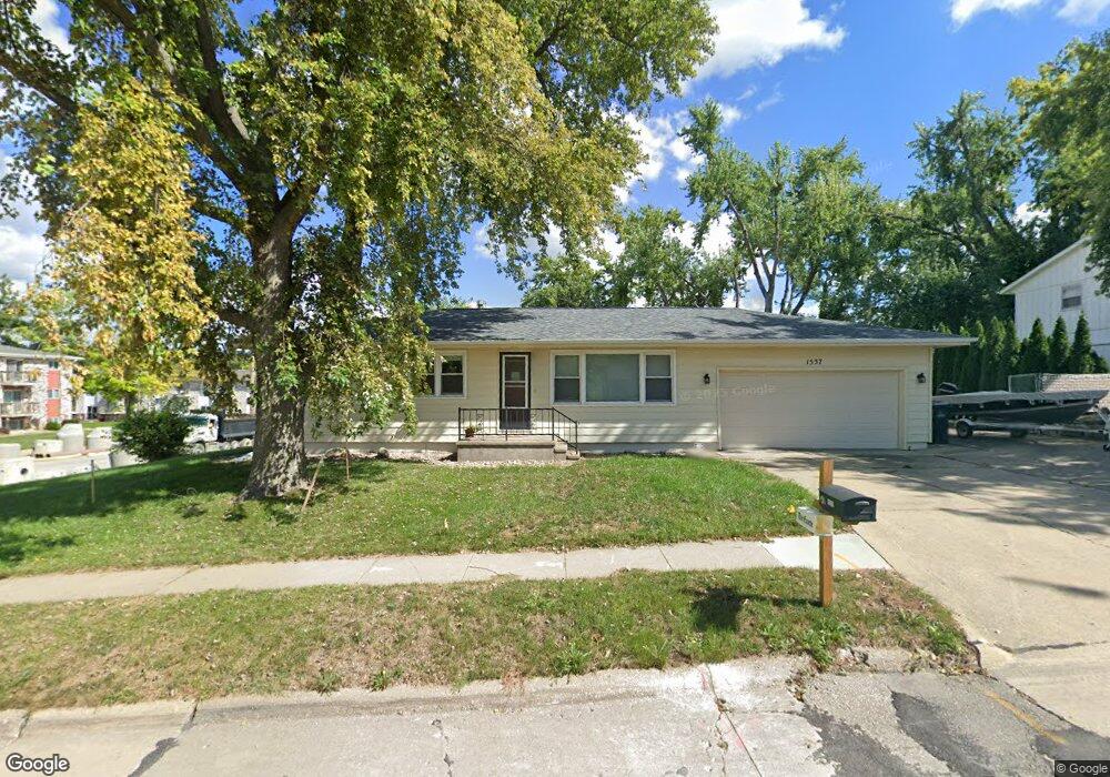 1537 Woodside Dr NW, Cedar Rapids, IA 52405 - photo 1