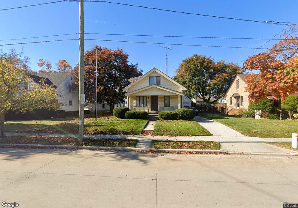 1134 N 18th St, Manitowoc, WI 54220 - photo 1