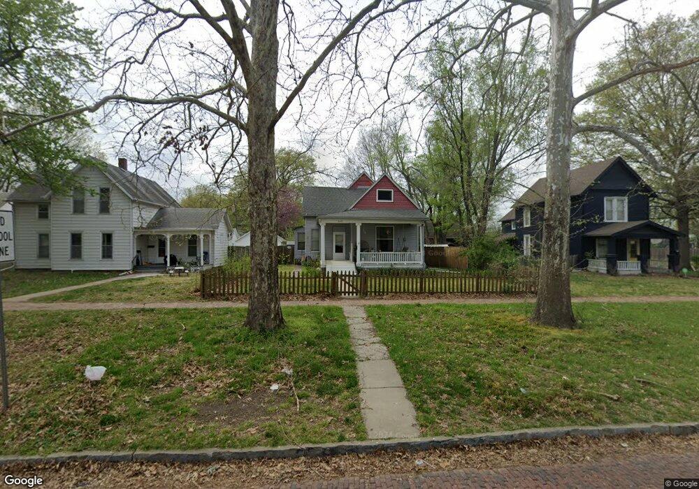 305 SW Clay St, Topeka, KS 66606 - photo 1