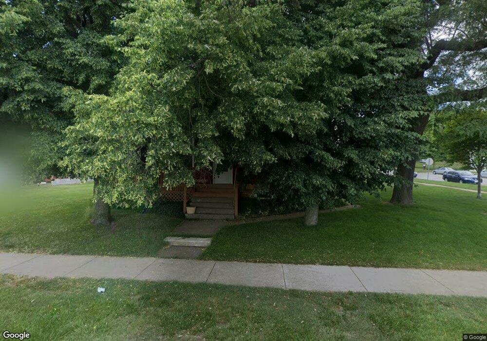 906 W 5th St, Davenport, IA 52802 - photo 1