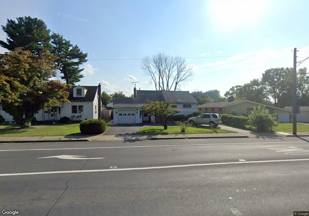 1717 Schoenersville Rd, Bethlehem, PA 18018 - photo 1