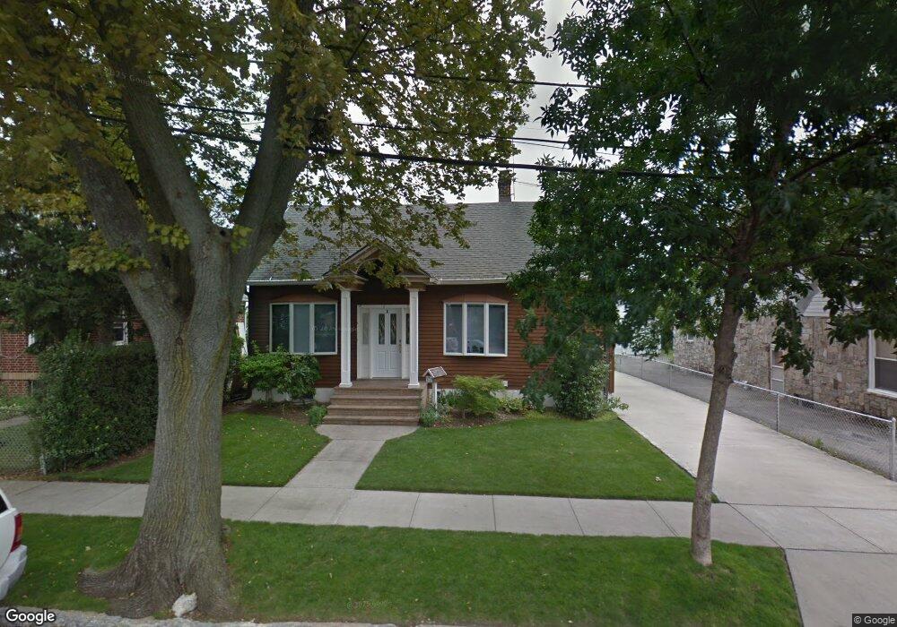 312 Schuster Ave, Mineola, NY 11501 - photo 1