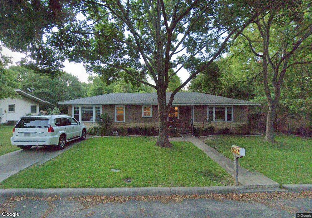 405 N Edison St, Fredericksburg, TX 78624 - photo 1