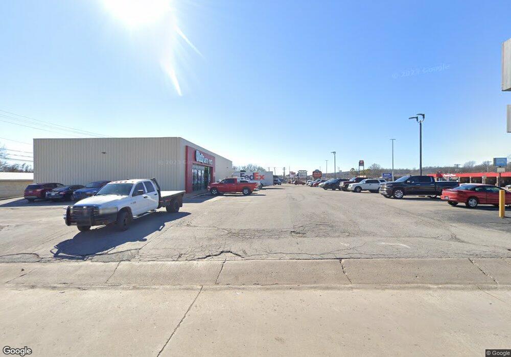 577 W Claremore St, Claremore, OK 74017 - photo 1