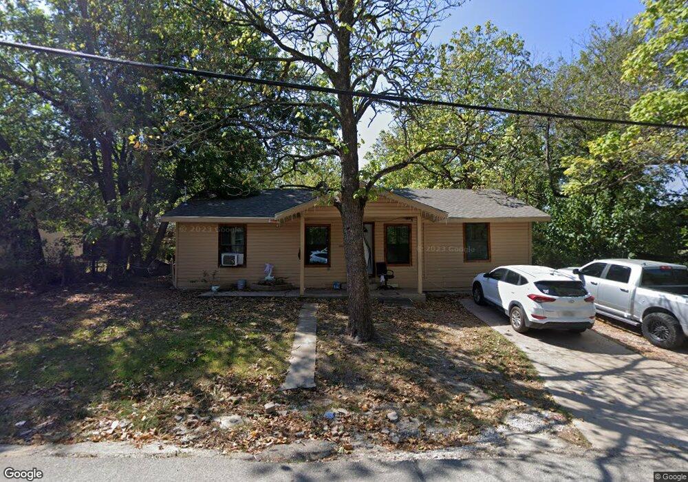 300 E 15th St, Bonham, TX 75418 - photo 1