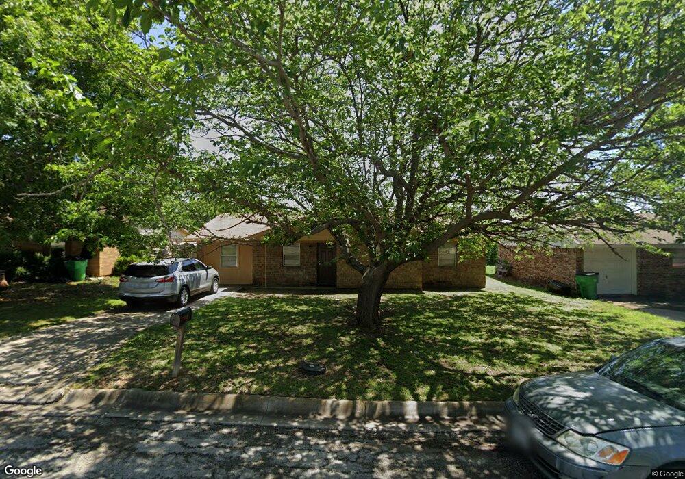 1818 Arkansas St, Gainesville, TX 76240 - photo 1