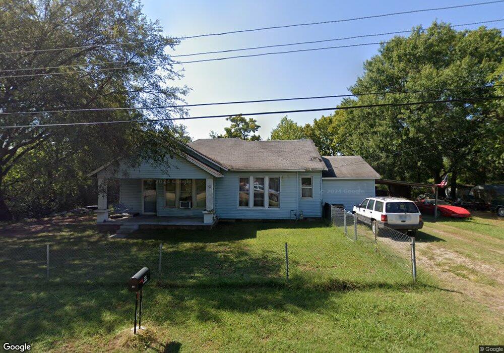 302 Hugo St, Muldrow, OK 74948 - photo 1