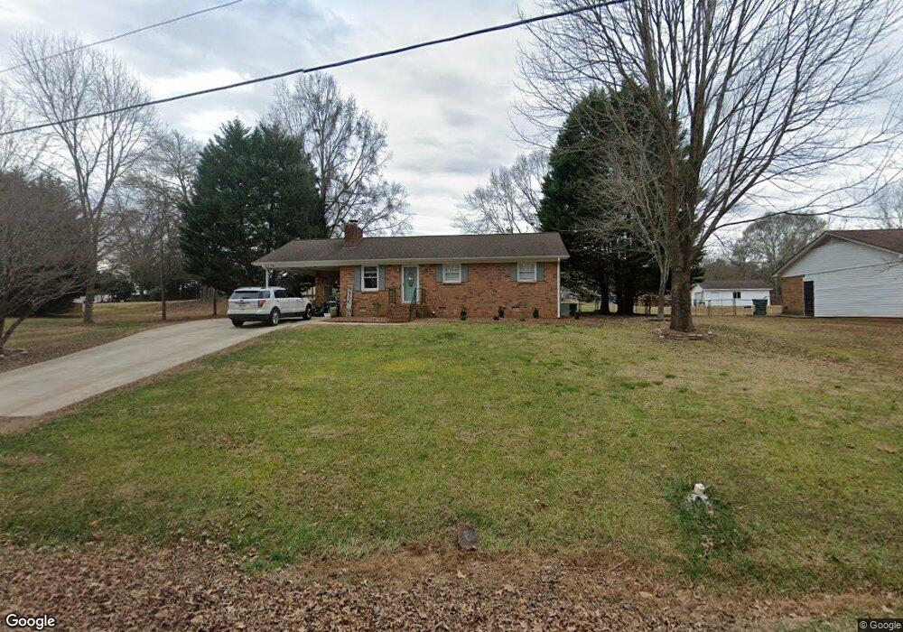 104 Hillcrest Ave, Clover, SC 29710 - photo 1