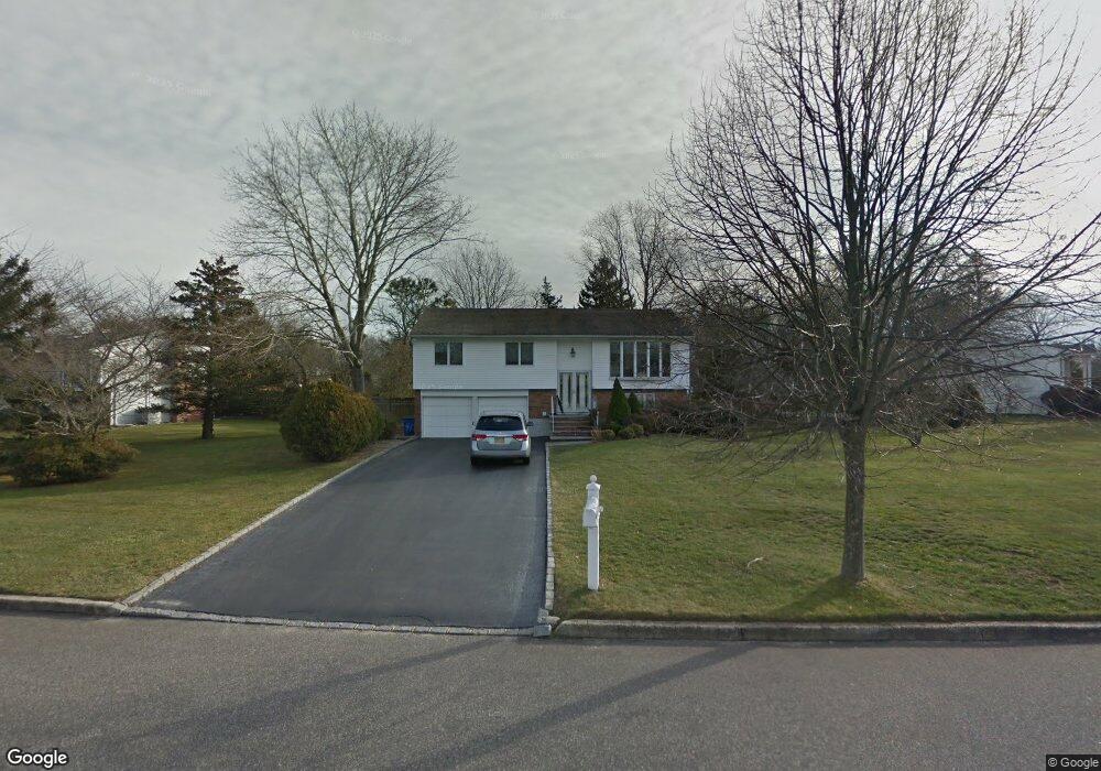 41 Peppermint Rd, ComMacK, NY 11725 - photo 1