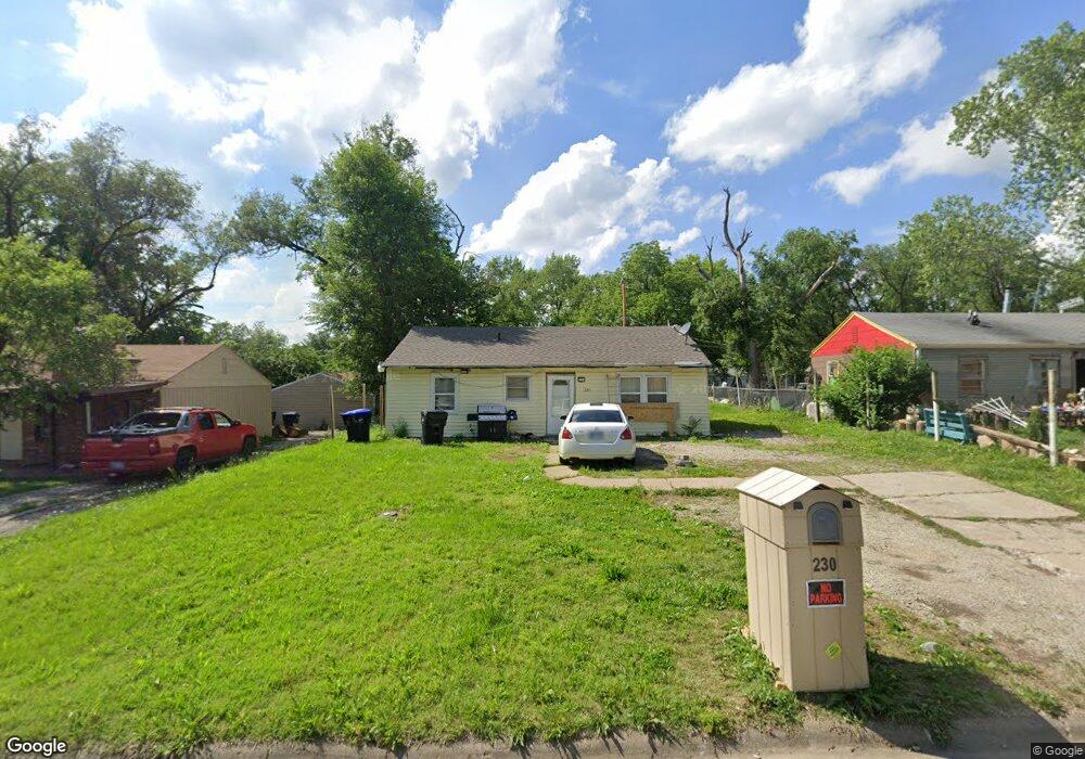 230 SE Pinecrest Dr, Topeka, KS 66605 - photo 1
