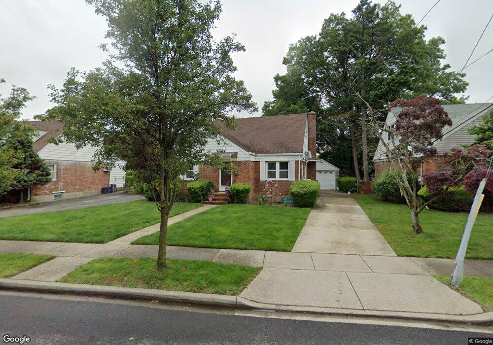 21 Surrey Ln, New Hyde Park, NY 11040 - photo 1