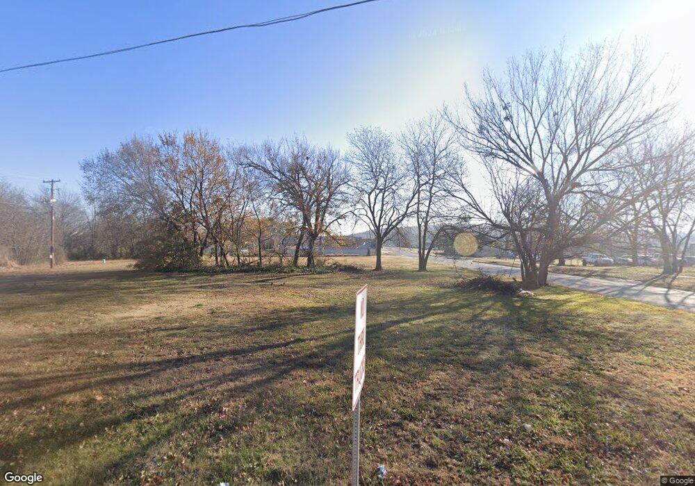 204 N B St, Henryetta, OK 74437 - photo 1