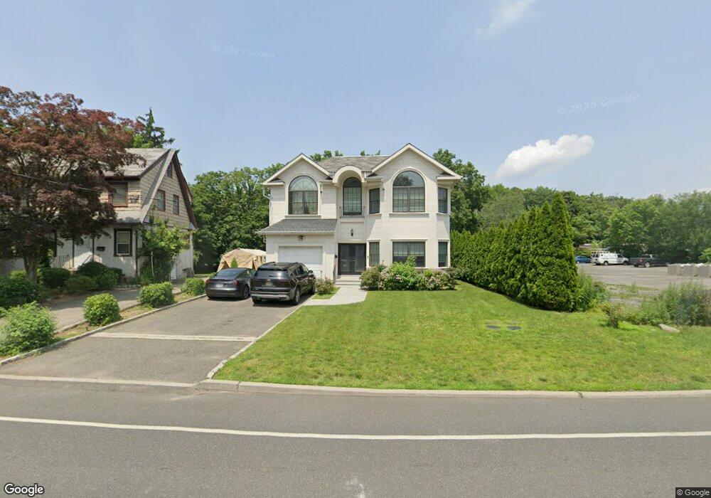 163 Steamboat Rd, Great Neck, NY 11024 - photo 1