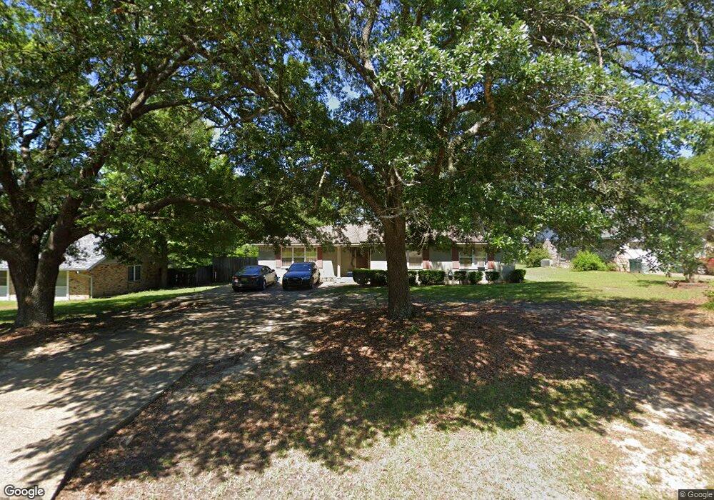 513 Holiday Cir, Pineville, LA 71360 - photo 1