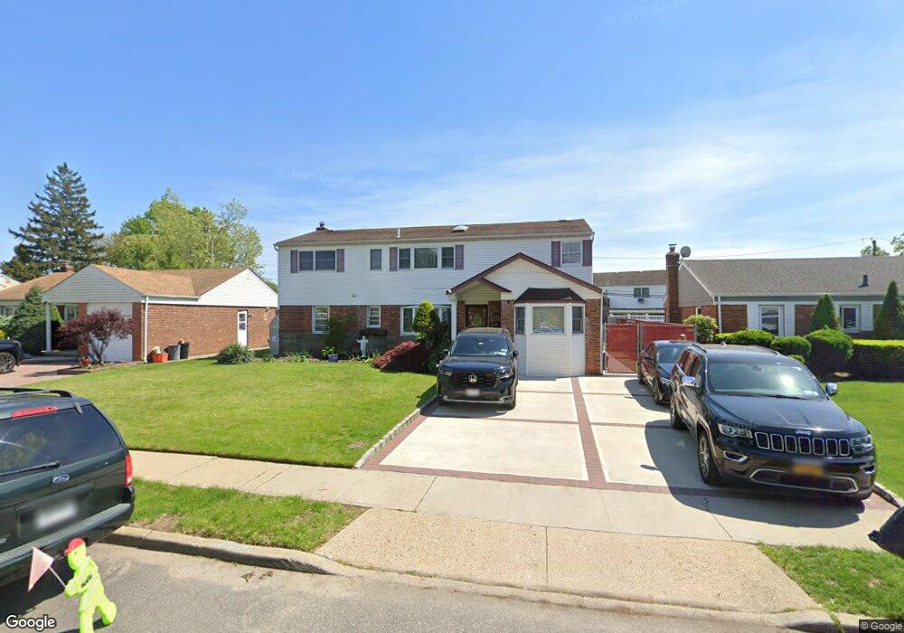 727 Willow Rd, Franklin Square, NY 11010 - photo 1