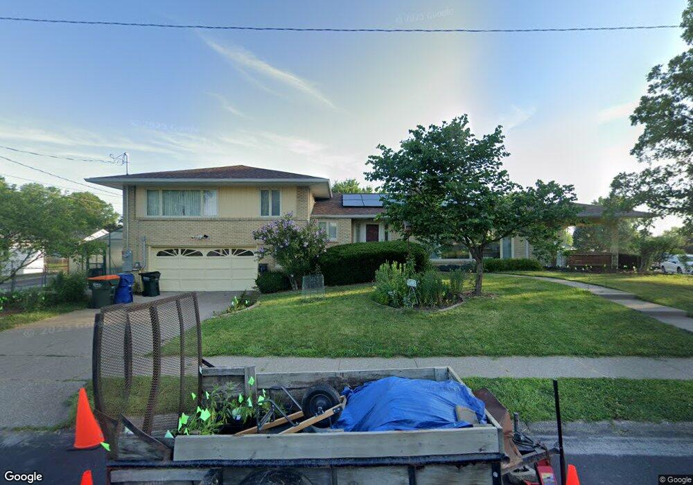 1440 W Garfield St, Davenport, IA 52804 - photo 1