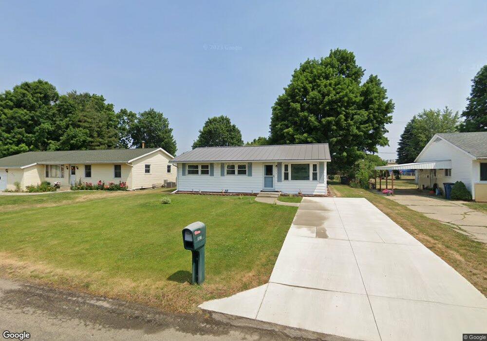 907 Chella St, Sturgis, MI 49091 - photo 1