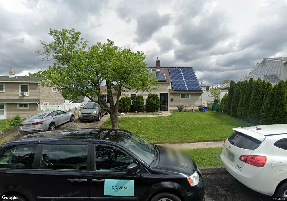 72 Azalea Ln, Levittown, PA 19055 - photo 1