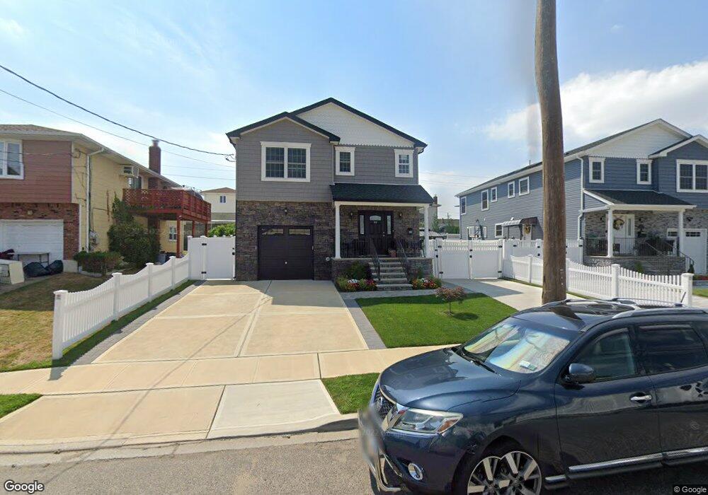 20 Doris Ave, Franklin Square, NY 11010 - photo 1