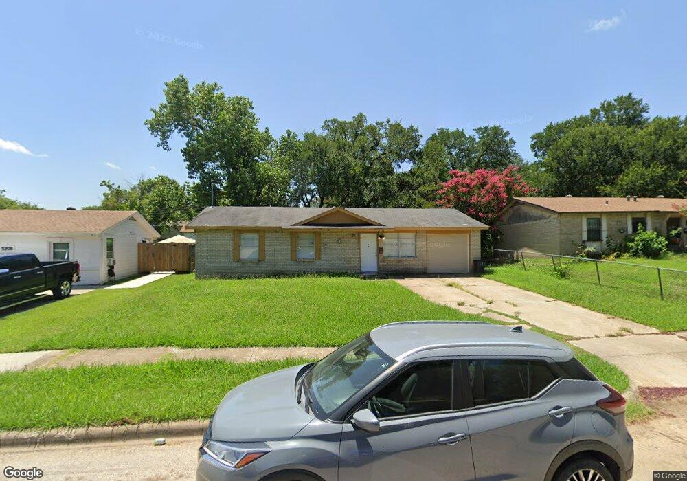 1212 Greenbrier Dr, Mesquite, TX 75149 - photo 1