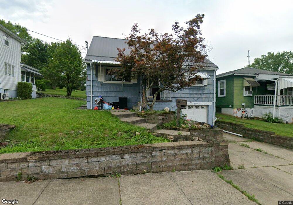 929 Howell St, Vandergrift, PA 15690 - photo 1