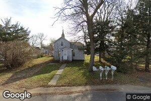 703 W 9th St, Woonsocket, SD 57385