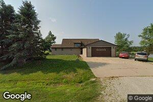 385 Freeseway Dr, Robins, IA 52328