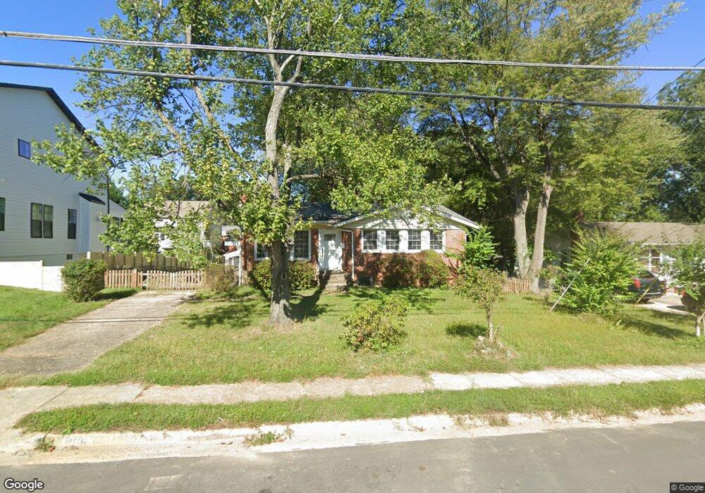 1016 Hillcrest Dr SW, Vienna, VA 22180 - photo 1