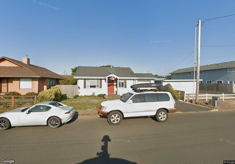 1049 SW Elizabeth St, Newport, OR 97365 - photo 1