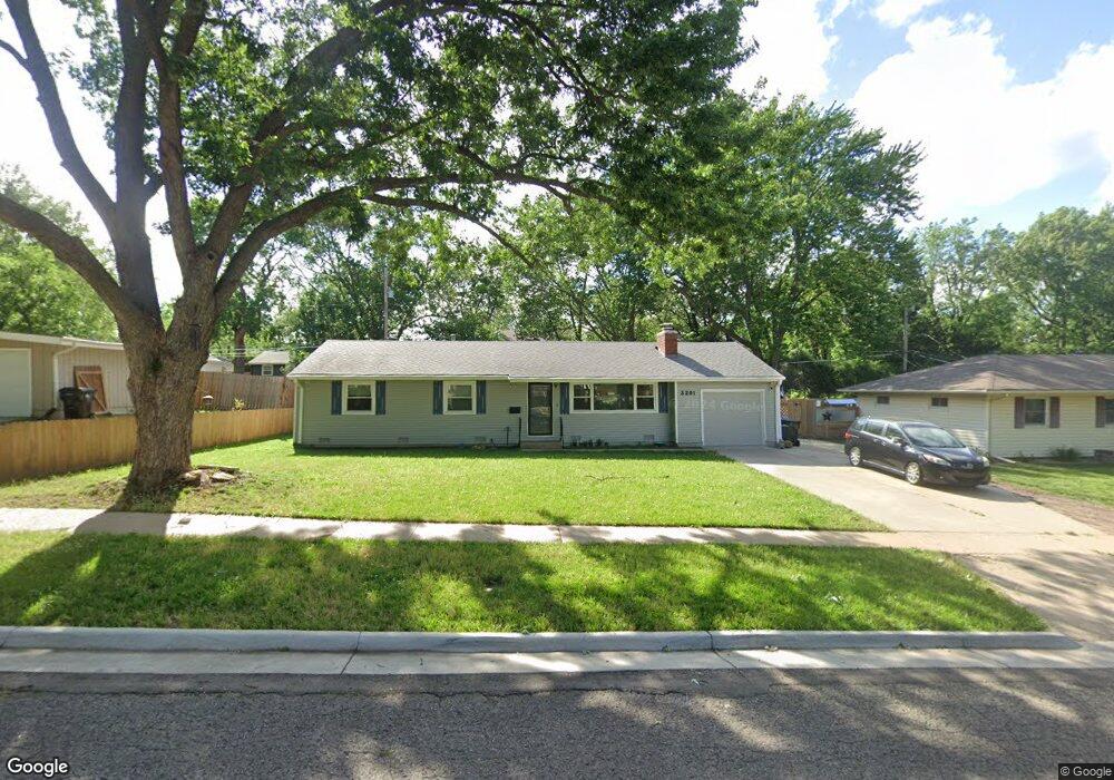3201 SW Lane St, Topeka, KS 66611 - photo 1